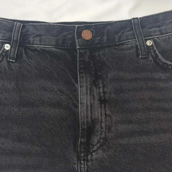 BDG Girlfriend High-Rise Denim Short, Color Washed Black Size 31 - Picture 8 of 14